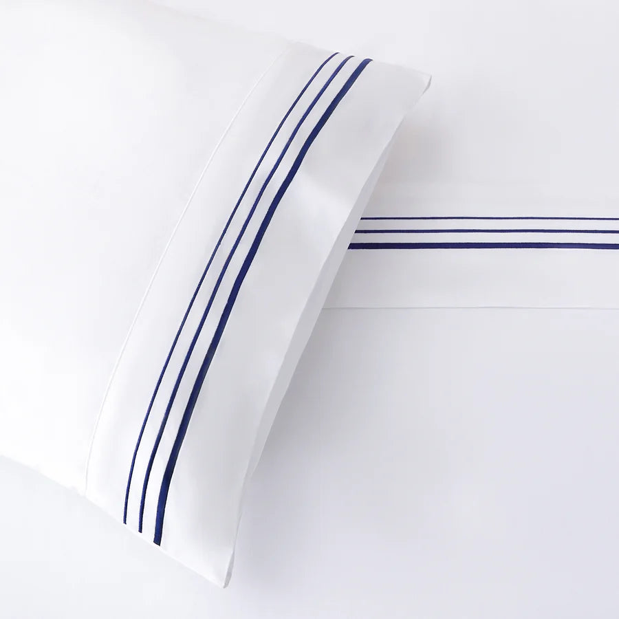 COTTON SATEEN fabric detail