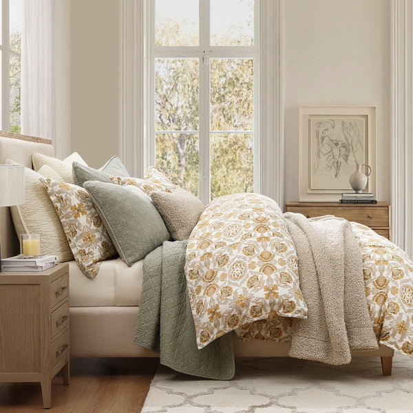 Andie Bedding Set