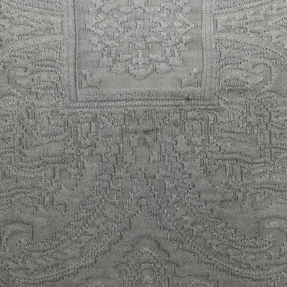 MEDALLION'S ORNATE MATELASSÉ fabric detail